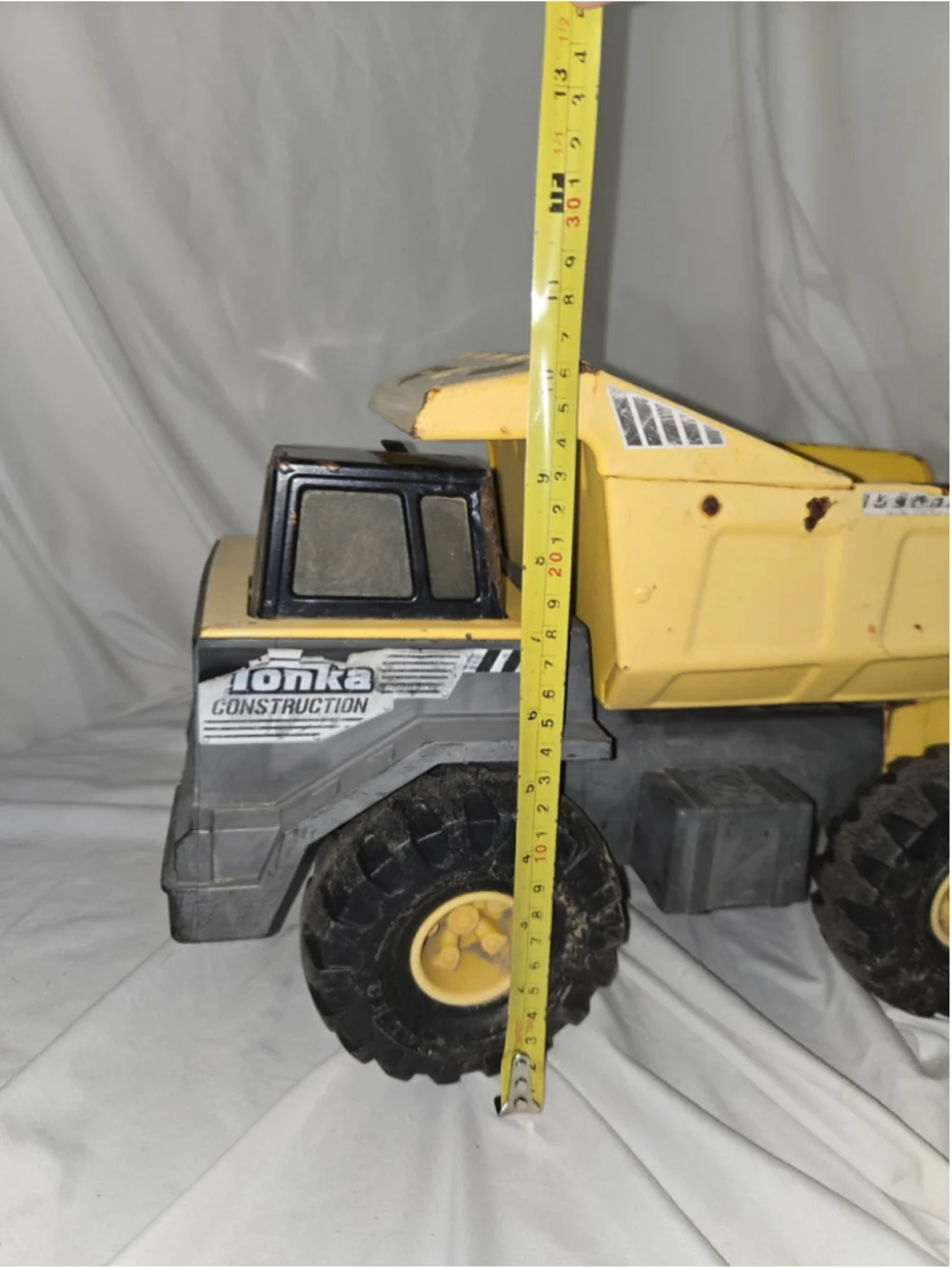 Vintage Tonka Dump Truck XMB 975 Yellow 1999 Metal And Plastic